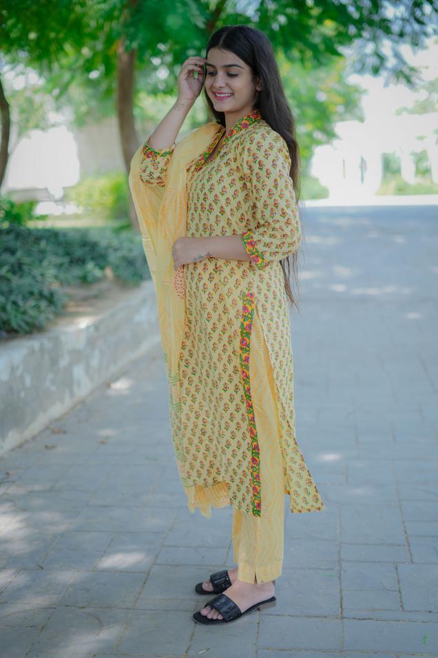 CREAM YELLOW BOOTA SUIT SET