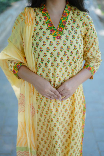 CREAM YELLOW BOOTA SUIT SET