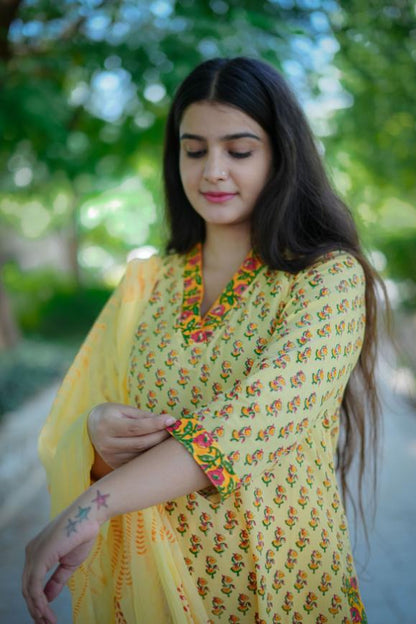 CREAM YELLOW BOOTA SUIT SET