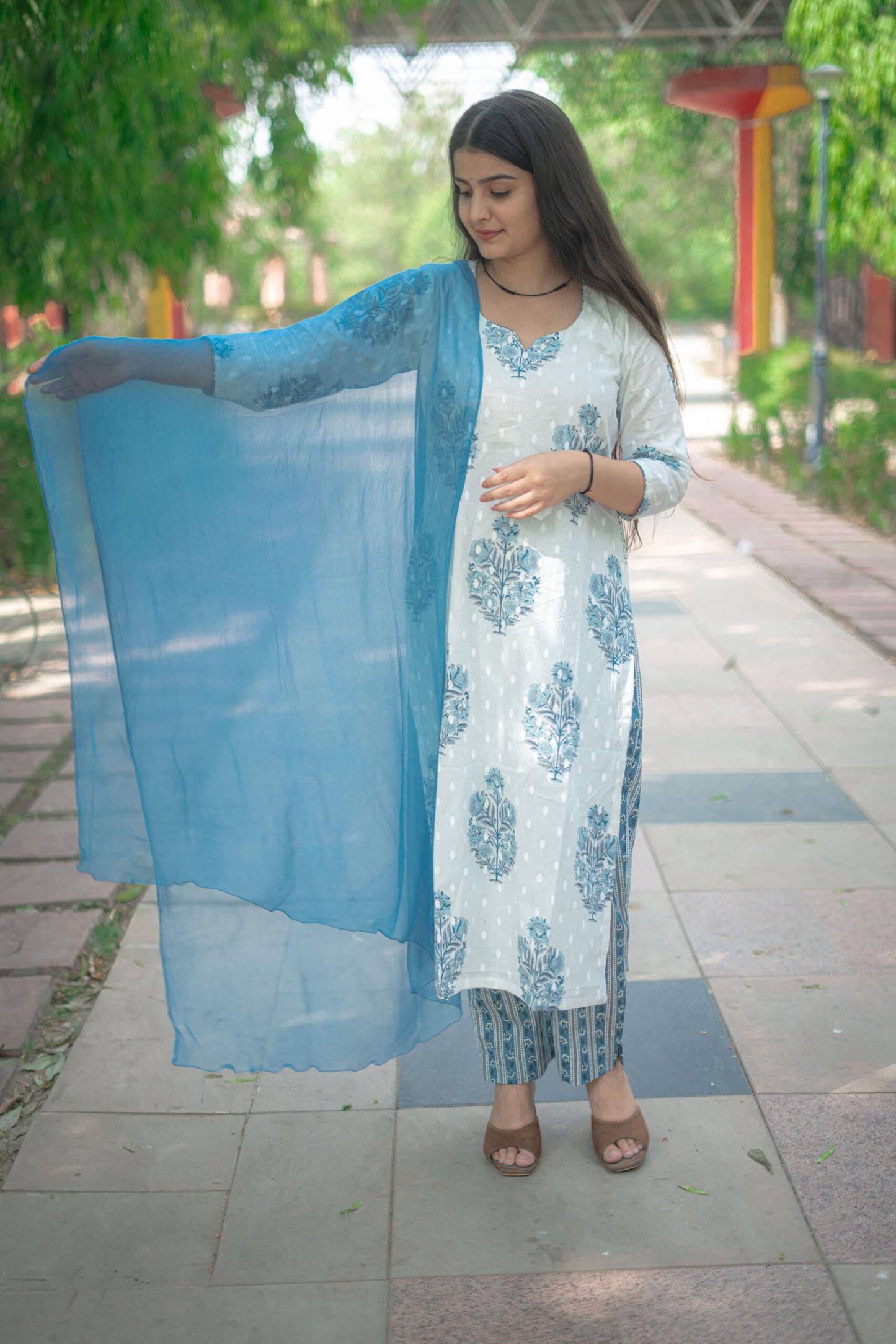 WHITE BLUE FLORAL STRAIGHT SUIT SET